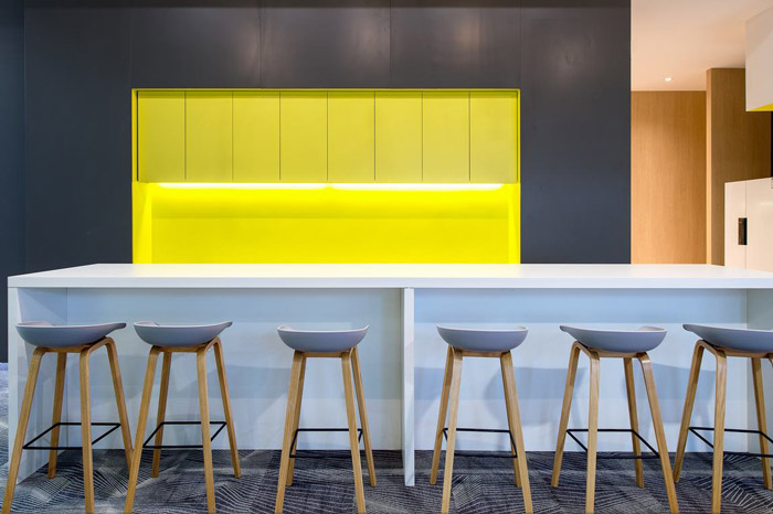 總部辦公樓吧臺(tái)裝修效果圖