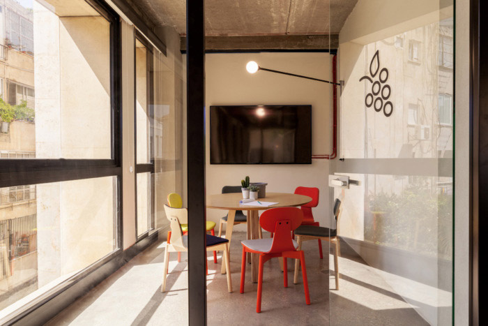 綠色辦公室接待區(qū)設(shè)計(jì)效果圖