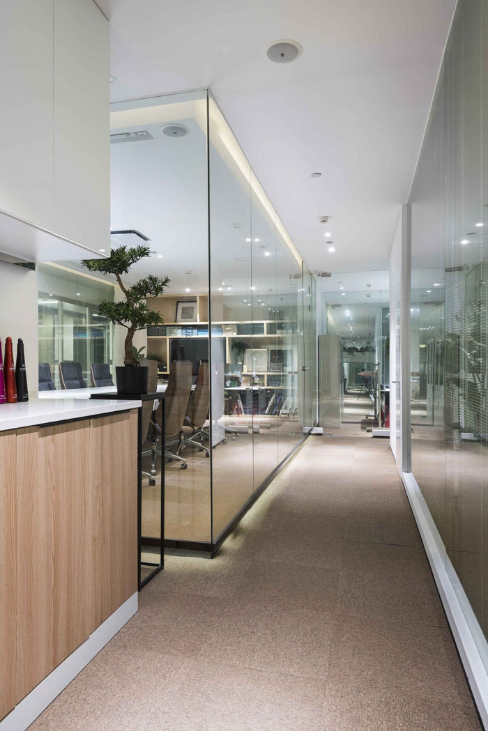 設(shè)計(jì)公司辦公室過道裝修效果圖