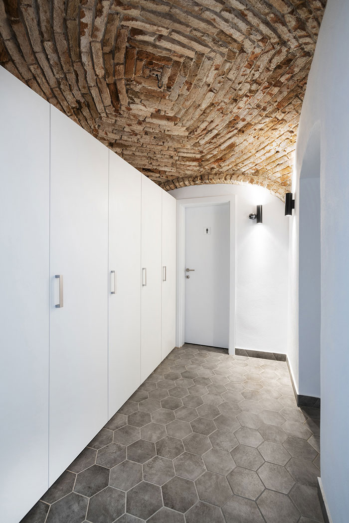 舊廠房辦公室衛(wèi)生間裝修設計效果圖