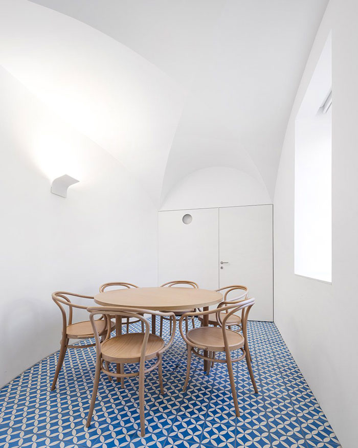 兩層辦公室會(huì)議室裝修設(shè)計(jì)效果圖