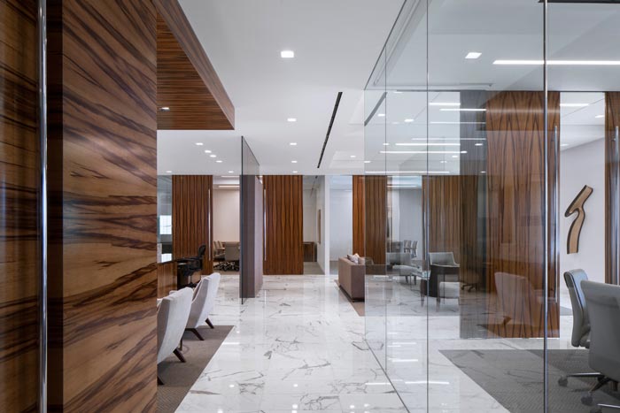 金融服務(wù)公司辦公室過道裝修設(shè)計效果圖