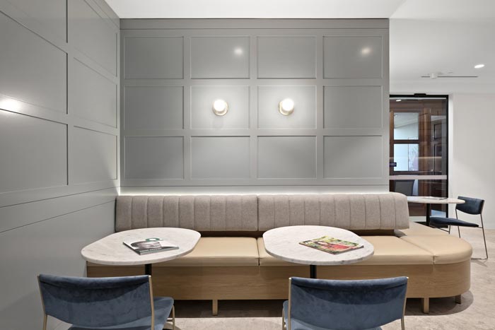 金融控股辦公室洽談區(qū)裝修設(shè)計效果圖