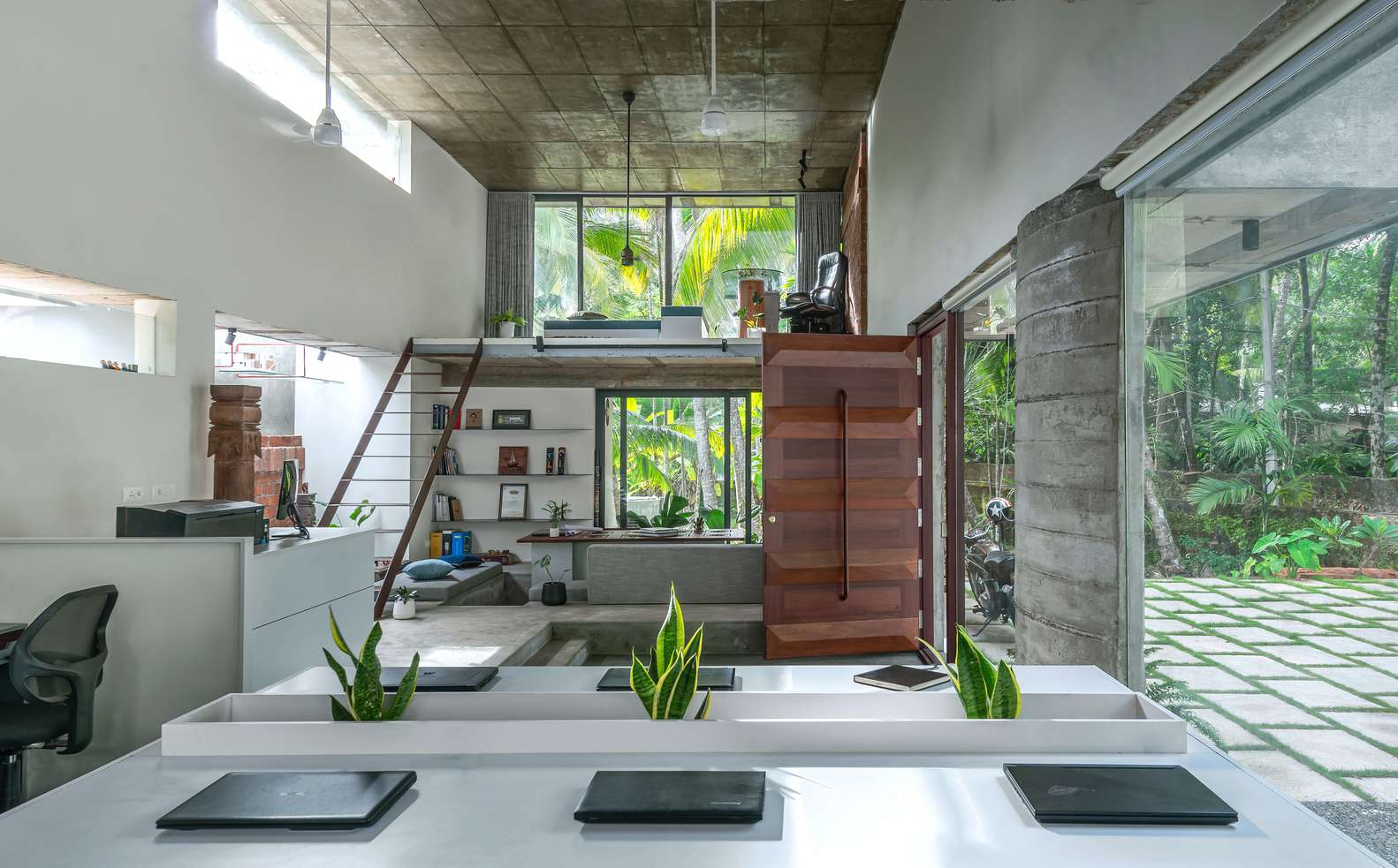 辦公室內(nèi)部實(shí)拍圖